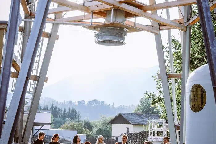Um den Bauhof auf den neuesten Stand zu bringen wurde eine Generalsanierung durchgeführt und neue Werkstätten, Lagerräume und Fahrzeugeinstellhallen errichtet. Auch Flugdächer zur Material- und Gerätelagerung wurden gebaut und ermöglichen nun eine wettergeschützte Lagerung