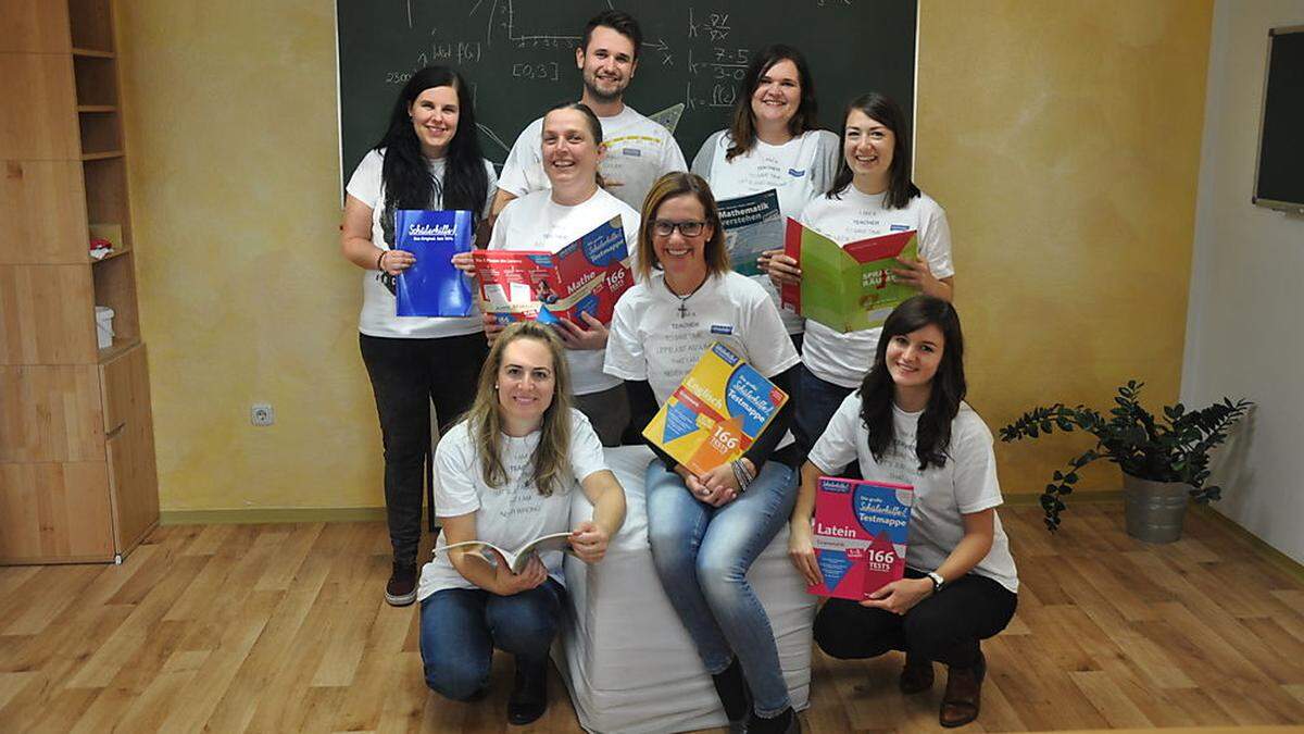 Feierten: Marion Faullant, Bodlaj, Desiree Eder (vorne von links). Kerstin Rom, Sabrina Geigenberger, Markus Kröpfl, Kristin Keutschacher, Ulrike Sommer (von links)