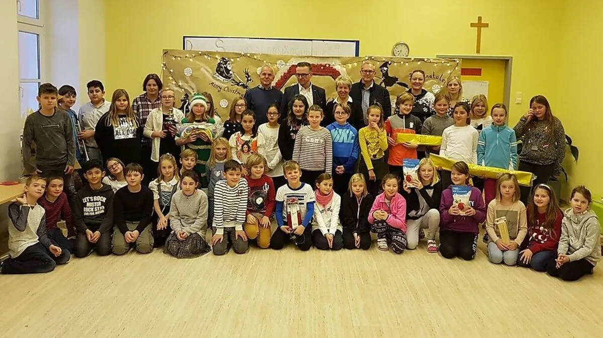 Die Köflacher Stadtregierung beschenkte die Volksschule 