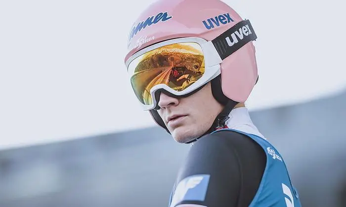 ABD0071_20211111 - INNSBRUCK - ÖSTERREICH: Daniel Huber während einem öffentlichen Training der ÖSV-Skispringer am Donnerstag, 11. November 2021 am Bergisel in Innsbruck. - FOTO: APA/EXPA/JFK