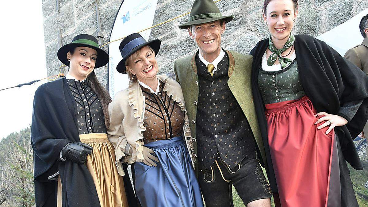 Alexandra Zerza, Kristina Madl, Markus Böheim und Julia Wegscheider zeigten die Vielfalt der Tracht 