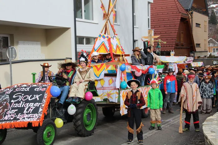 Die Kinder der Kindergärten und Schulen aus Schladming und Ramsau begeisterten die zahlreichen Schaulustigen in der WM-Stadt. Klicken Sie sich durch unseren kunterbunten Bilderbogen.