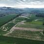 Hochwasser Anfang Juni an der geplanten Trasse der „B 68“ neu: Für die Projektgegner sei das Foto bezeichnend dafür, dass die Versiegelung landwirtschaftlicher Flächen nicht akzeptabel ist