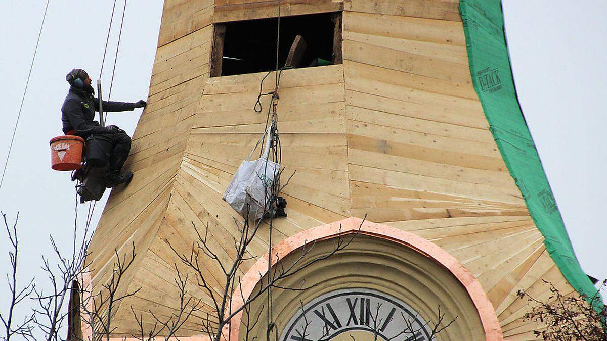 Noch heuer sollen die Arbeiten am Kirchturm fertig sein	