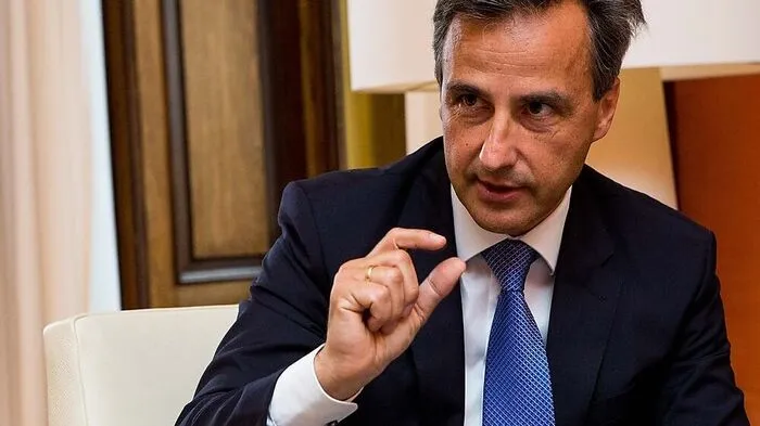 Bürgermeister Siegfried Nagl (ÖVP) begrüßt dieAktion scharf der Polizei im Volksgarten und hofft, dass die Bundesregierung eine härtere Gangart auch bei Cannabis einschlägt, um gegen den Drogenhandel im öffentlichen Raum vorgehen zu können. „Parks sind für alle Bürger da, ohne dass vor Augen aller gedealt wird.“ BALLGUIDE/PAJMANN (2)