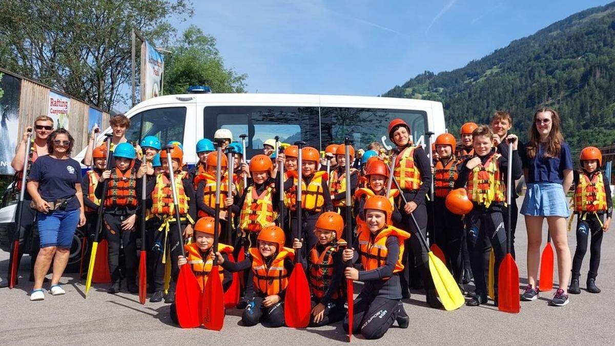 Die Wasserrettungskinder mit den Betreuern Lena, Arik, Helga, Jakob, Ursula und Lucas