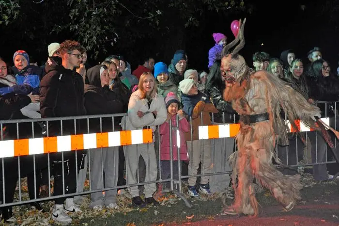 LOKAL ,2024- 11-17, Villach Wasenboden  3. Familien-Krampustag  Manhattan Teifl 
im Bild:illach Wasenboden  3. Familien-Krampustag  Manhattan Teifl 
Credit Photo by:Hermann Sobe 