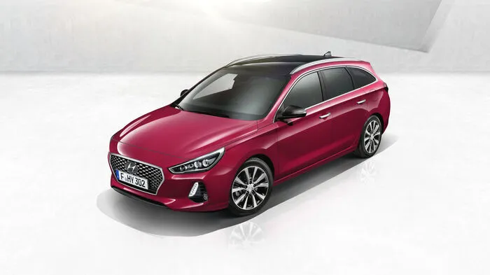 Auf dem Genfer Autosalon wird Hyundai die Kombi-Verison des i30 ins Rampenlicht stellen. Im Vergleich zur fünftürigen Limousine wuchs der Kombi in der Länge auf 4585 Millimeter und ist somit einen knappen Viertelmeter länger.
