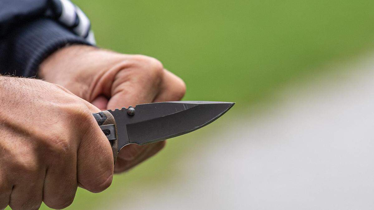 Ein Messer (Sujetbild) mit einer Klinge von etwa 3,5 Zentimeter wurde verwendet