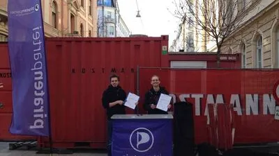 Piratenpartei sammelt Unterschriften.