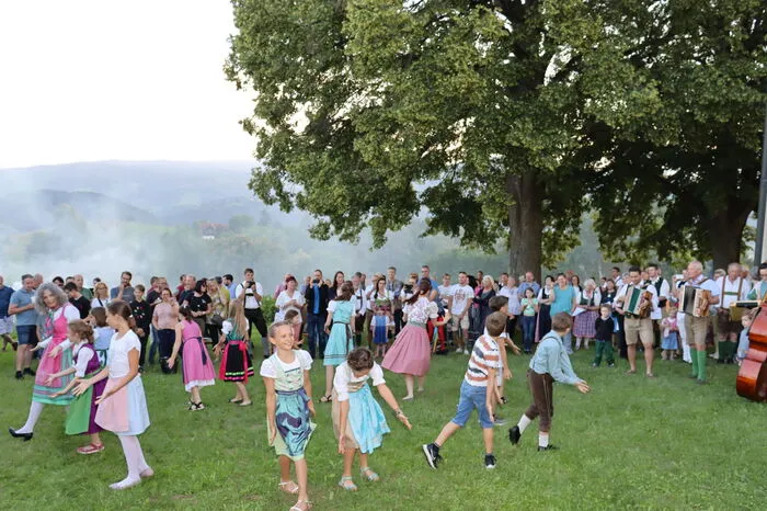 Der Reinerlös der Sonnwendfeier dient zur Renovierung der Kalvarienbergkirche.