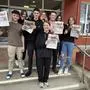 Die Schülerinnen und Schüler des Borg Bad Radkersburg, die am Projekt "Schüler machen Zeitung" der Kleinen Zeitung teilnahmen