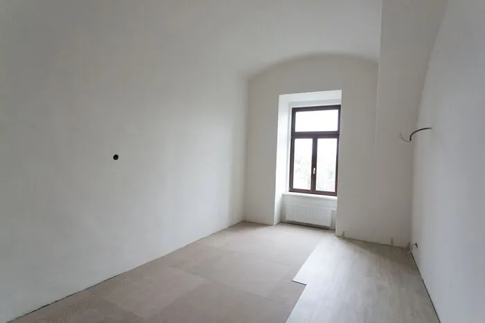 Beispiel für eine sanierte Altbauwohnung mit einer Raumhöhe von 3,6 Metern