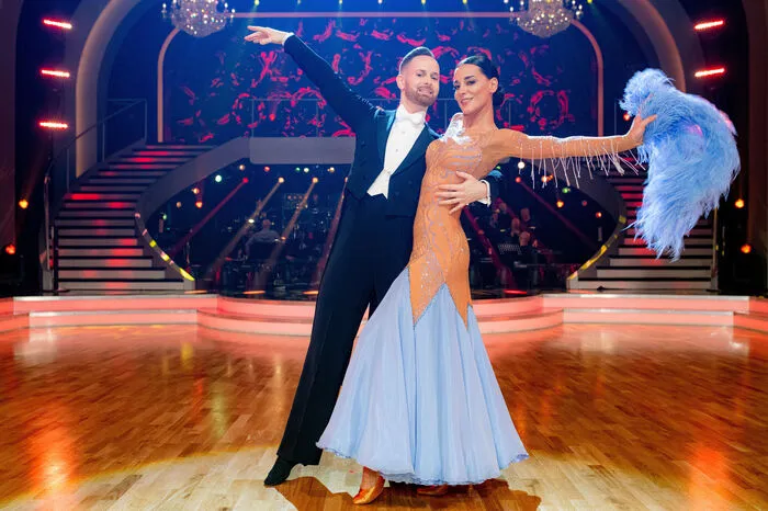 Edita Malovčić tanzt mit Florian Vana: „Ich habe immer Lampenfieber. Ich glaube der einzige Weg, damit klarzukommen, ist üben, üben, üben. Ich freue mich einerseits darauf, wenn diese Hürde der ersten Show mal geschafft ist, aber auch auf diese Erfahrung und wie sich das dann anfühlt.“
