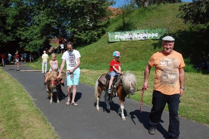 Für die kleinen Gäste war Ponyreiten am Fuße des Ertlberg die große Attraktion.
