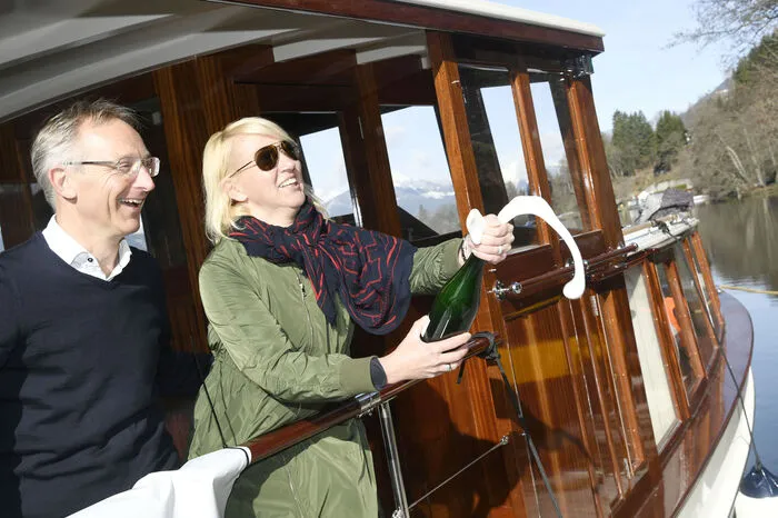 Mit Poto haben Hubert und Verena Koller große Pläne: Das Nostalgieschiff kann für romantische Stunden zu zweit oder Familienfeiern mit bis zu zwölf Personen gebucht werden.