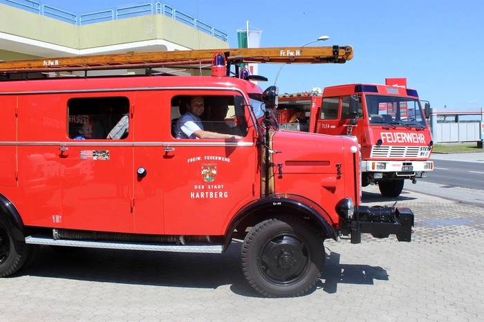Hauptattraktion waren die Ausfahrten mit dem Feuerwehr-Oldtimer Borgward B522 A/O mit dem Baujahr 195.