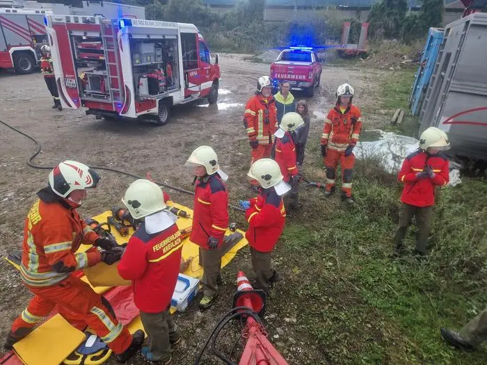 Die Krieglacher Feuerwehrjugend probt immer wieder gemeinsam mit den Erwachsenen