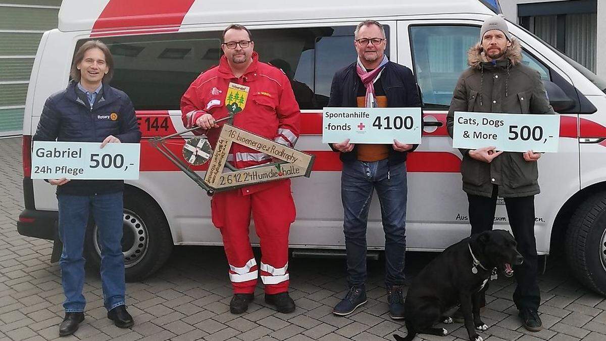 Von links: Radtrophy-Veranstalter Thomas Jaklitsch, Bezirksrettungskommandant Roman Wonisch, Rotkreuz-Bezirksgeschäftsführer Aldo Striccher und Rennleiter Andreas Tösch