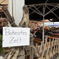 In den Zelten im Harley Village lässt man sich die Stimmung nicht verderben
