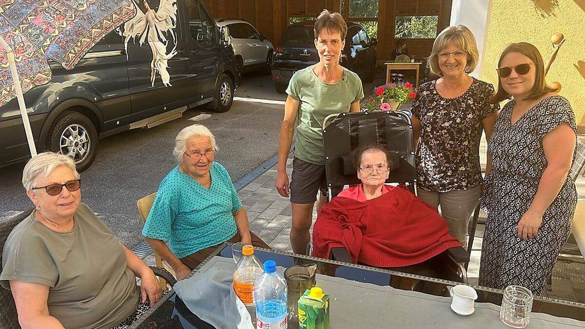 Katharina B. (84) aus Leoben traf sich mit Familie, Freunden und Nachbarn in Passail