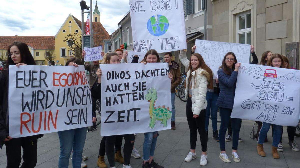 Demo für Klimaschutz in Leibnitz mit Gymnasiasten und Schülern aus dem Sonnenhaus