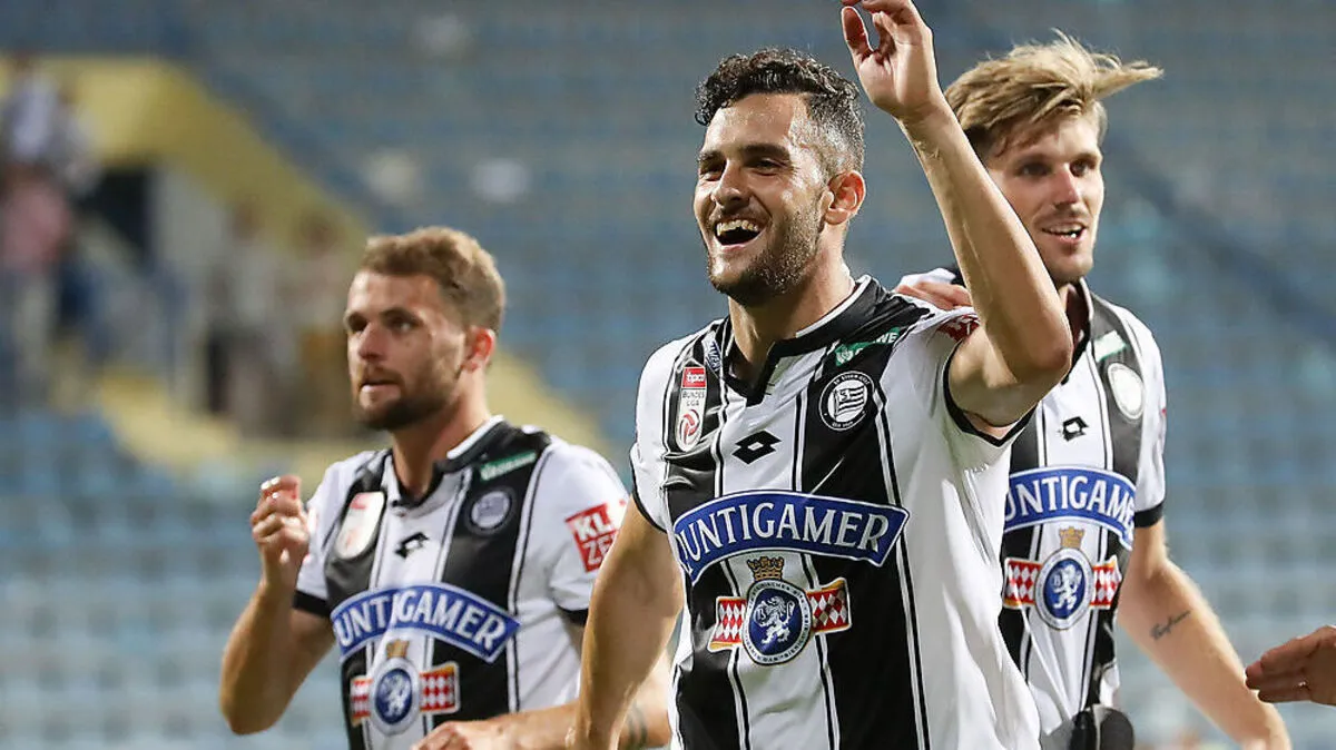 Spielt Charalampos Lykogiannis (Mitte) bald in Italien?