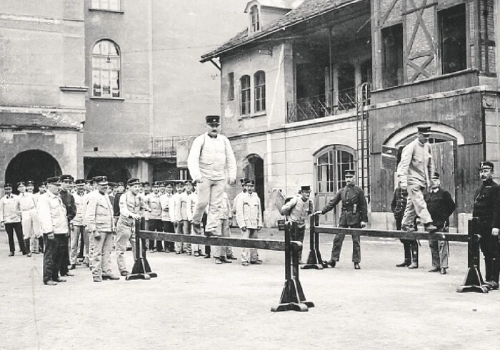 Dezember 1933 | Die erste steiermärkische Feuerwehrschule wurde im Dezember 1933 in der Grazer Traungauergasse eröffnet. Ein Meilenstein in der Zusammenarbeit von Land Steiermark und Landesfeuerwehrverband im Ausbildungsbereich.