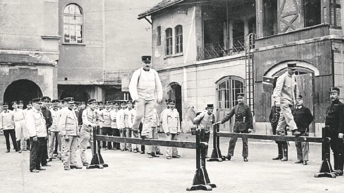 Die erste steiermärkische Feuerwehrschule wurde im Dezember 1933 in der Grazer Traungauergasse eröffnet. Ein Meilenstein in der Zusammenarbeit von Land Steiermark und Landesfeuerwehrverband im Ausbildungsbereich.