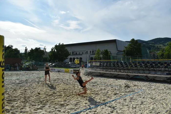 Während am Freitag zur Einstimmung in 15 bunt gemischten, österreichischen Kombinationen um Punkte im Nationalen Ranking gespielt wurde, standen Samstag und Sonntag voll im Zeichen des internationalen Bewerbs.