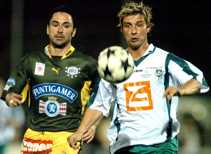 Wallern-Spieler Gerald Scheiblehner (rechts) im Cup gegen Sturms Günther Neukirchner