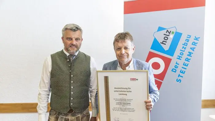 Reinhard Hansmann, Landesinnungsmeister Holzbau, und Prokurist Dominikus Jantscher, Lieb Bau Weiz