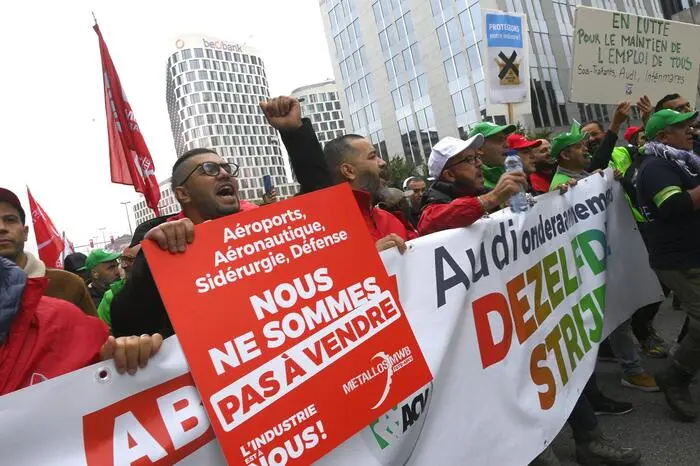 Demonstration In Solidarity With AUDI Workers BRUSSELS, BELGIUM - SEPTEMBER 16: The FGTB, CSC, CGSLB ,ABVV, ACV and ACLVB trade unions are organizing a demonstration in Brussels on September 16. It will be supported by other European trade unions. Trade unions demand a cutting-edge reindustrialization, for the Belgian economy, Demonstrators.pictured on September 16, 2024 in Brussels, Belgium, 16/09/2024 Brussels Belgium PUBLICATIONxNOTxINxFRAxBEL Copyright: xPhilipxReynaersx