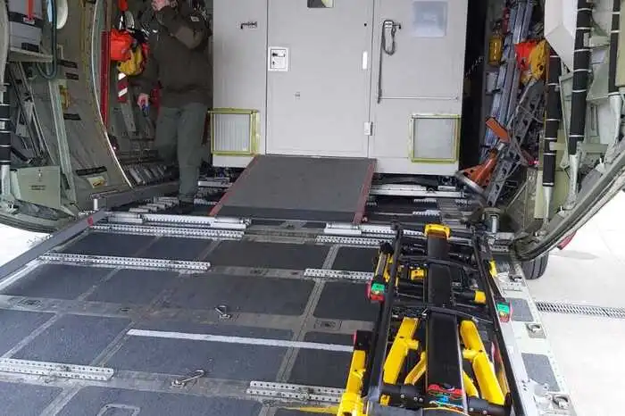 Der Container - die "fliegende Intensivstation" in der C-130 "Hercules"