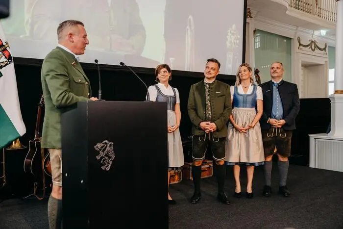 LH Mario Kunasek bedankte sich bei den Aufsteirer-Organisatoren Alexandra und Markus Lientscher, Astrid Perna Benziger und Giuseppe Perna
