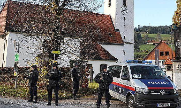 Der ganze Ort wimmelte von Einsatzkräften