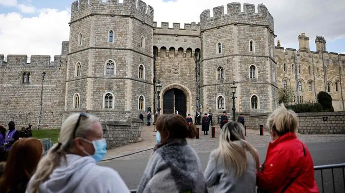 Gut eine Woche nach seinem Tod wird Prinz Philip, der Ehemann der britischen Königin Elizabeth II., auf Schloss Windsor nahe London beigesetzt.