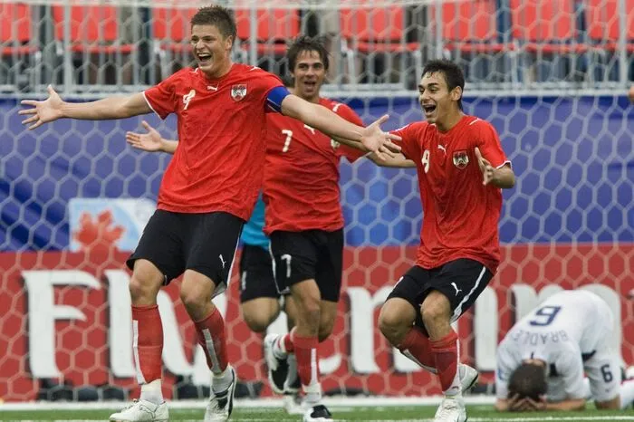 In der U20 feierte Harnik (Mitte) erste große Erfolge: Er wurde bei der U20-WM 2007 mit Sebastian Prödl (links) und Co. Vierter.