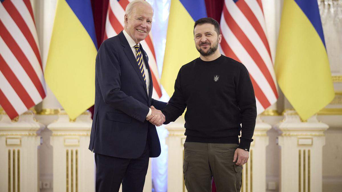 Die Welt steht mit euch  Große Geste vor erstem Jahrestag: Biden besucht  Kiew im Krieg
