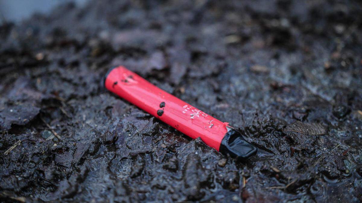 Ein achtlos weggeworfene Einweg-E-Zigarette - dieses Bild soll in Belgien bald der Vergangenheit angehören