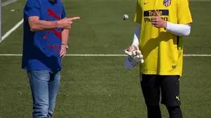 Karol Jania von "GoalKEEPERz" mit Lothar Matthäus