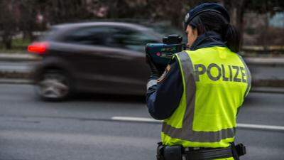 Geschwindigkeitsübertretungen gibt es laut Polizei auf der B116 zwischen Apfelmoar und Bruck immer wieder (Sujetbild)