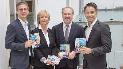 Martin Haidvogl (l.), Kurt Hohensinner (r.) und die Abteilung rund um Abteilungsvorstand Günter Fürntratt präsentierten das neue Service 