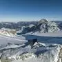 Die Seethalerhütte liegt auf 2740 Metern rund 45 Gehminuten von der Bergstation der Dachstein-Gletscherbahn entfernt