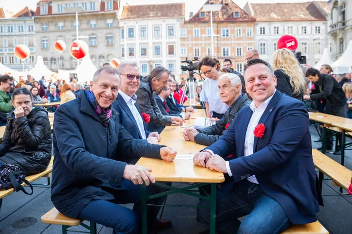 Der "VIP-Corner" mit AK-Josef Pesserl, Michael Ehmann, Horst Schachner und Alfred Stingl.  
