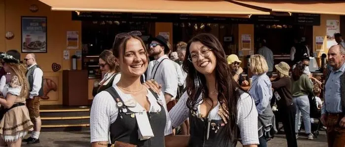 Sarah (links) und Romina