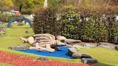 Auch der Lindwurm muss aus der Ostbucht „abreisen“