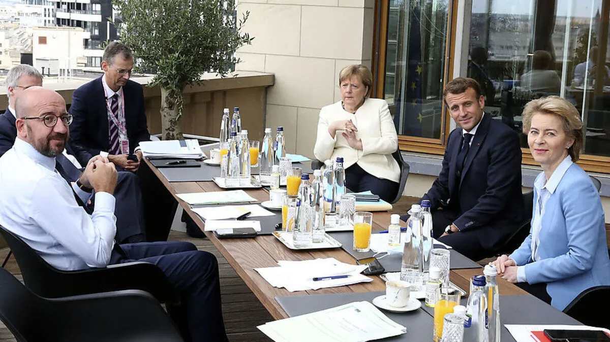 Merkel, Macron und Von der Leyen in "kleiner Verhandlungsrunde" 