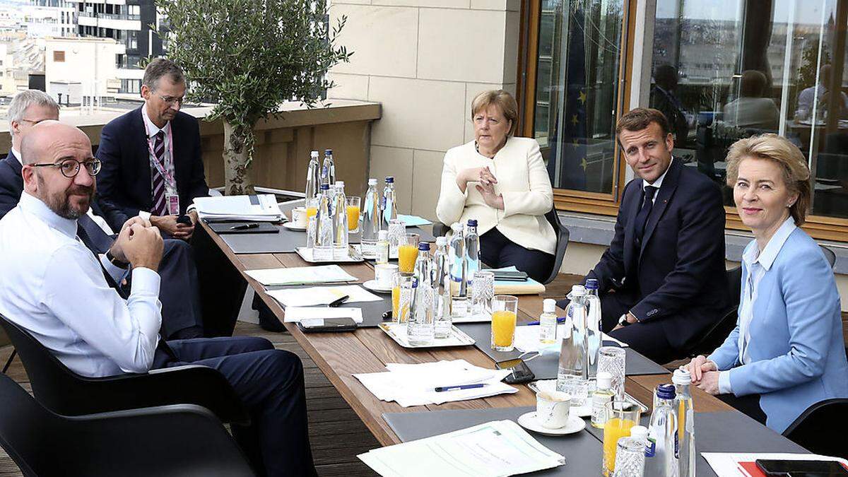 Merkel, Macron und Von der Leyen in &quot;kleiner Verhandlungsrunde&quot; 