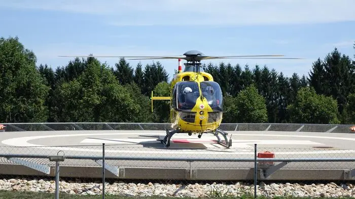 Mit dem ÖAMTC-Rettungshubschrauber Christophorus 16 wurde der Pensionist nach Graz geflogen